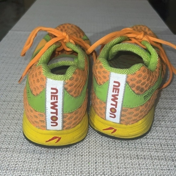 Newton Distance Running Shoes, size 39.5EUR. Or 8.5 US RUNS A LITTLE BIG - Picture 6 of 9